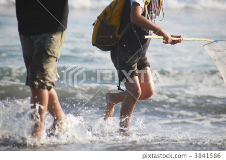 Boys playing on Shonan Beach 3841586