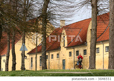 yellow house yellow house 3846551