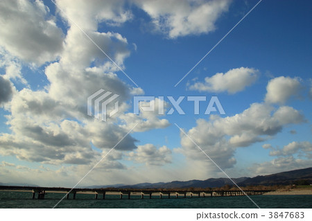 潛水橋和冬天的天空 潛水橋和冬天的天空 3847683