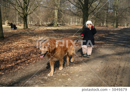 child playing 3849879