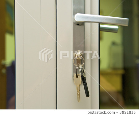 door 3851835