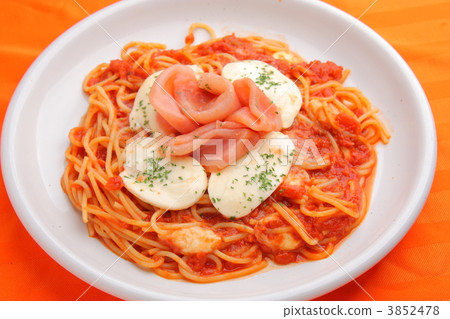 Pasta with raw ham and mozzarella Pasta with raw ham and mozzarella 3852478
