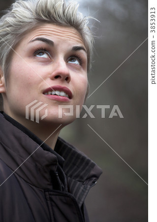 woman outdoor 3853913