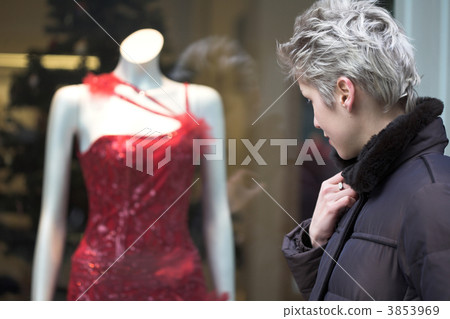 woman outdoor shopping 3853969