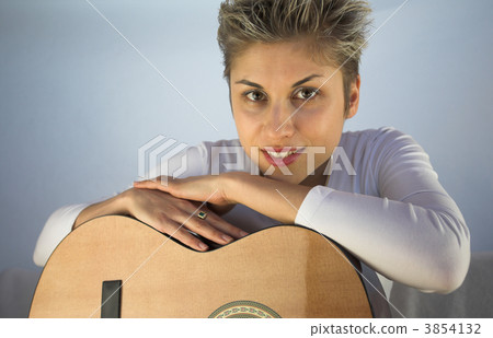 woman and guitar 3854132