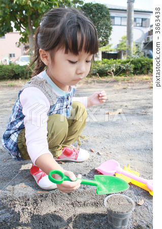 Play as a 3 year old boy Play as a 3 year old boy 3863438