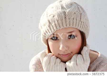 Midwinter beautiful woman 3872375