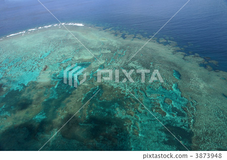 Aerial view of the coral reef of Tamagusaki 3873948