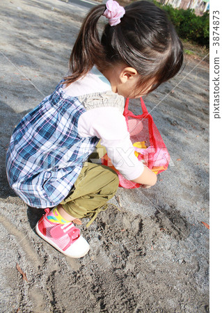 Play as a 3 year old boy 3874873