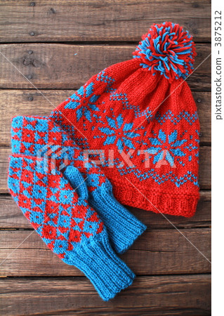 Hand-knitted Nordic hat and Scandinavian mittens 3875212