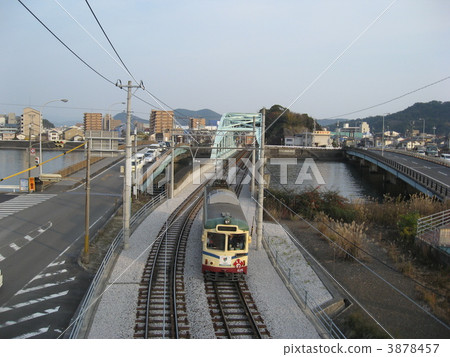 Tosa電鐵路火車在專用軌道上運行 Tosa電鐵路火車在專用軌道上運行 3878457