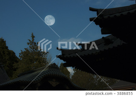 Full moon and Toshogu Shrine 3886855