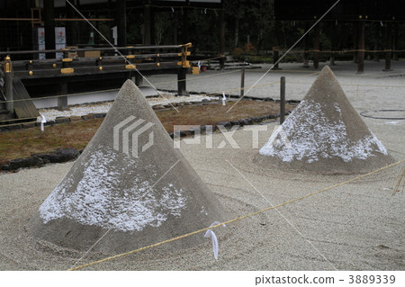 Snow Kamigamo Shrine 3889339