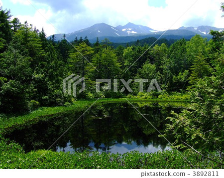 Norikura dune and the Norikura dune behind the water surface cow lump 3892811