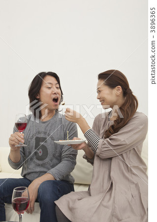 一個女人喝紅酒 3896365