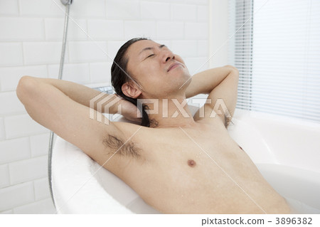 Men bathing 3896382