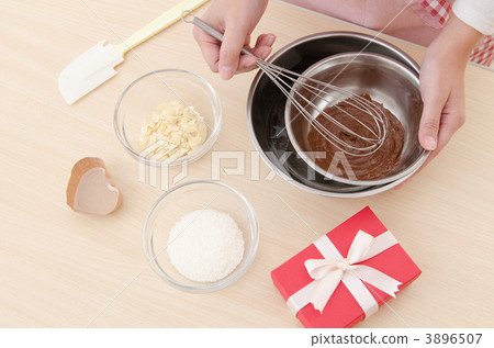 Making sweets of Valentine's Day Making sweets of Valentine's Day 3896507