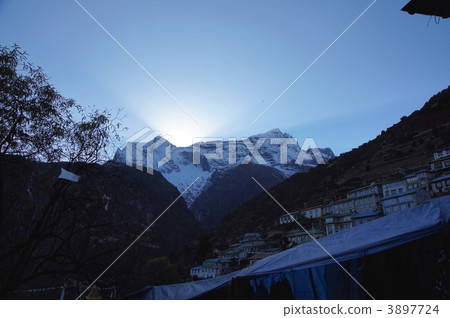 喜馬拉雅山珠穆朗瑪峰路日出 3897724