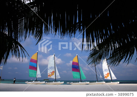 maldives islands 3899075
