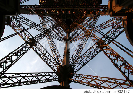 tourists in paris tourists in paris 3902132