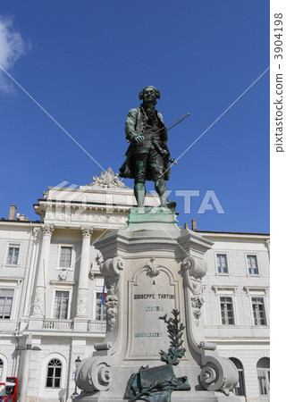 Pilantharteen的兩個雕像 3904198