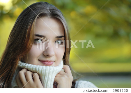 3905330