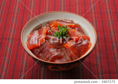 在米飯上的醃金槍魚 在米飯上的醃金槍魚 3907275