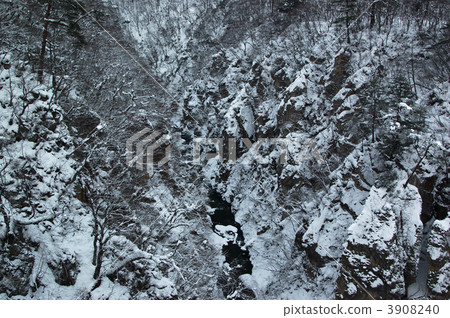 Frozen valley Frozen valley 3908240