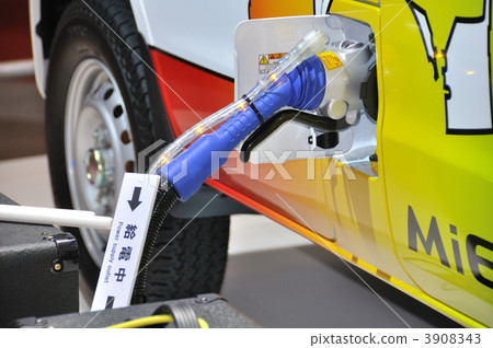 電動汽車充電過程中 3908343