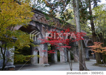Early morning Nanzenji Waterway Castle 3909451