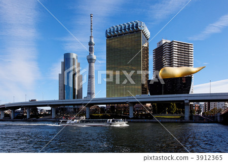 Sumidagawa的水上巴士·櫻花和東京天空樹和藍天 3912365