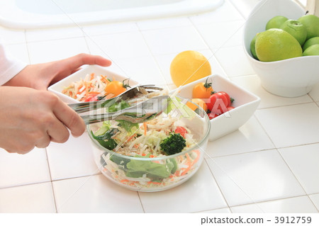 Kitchen cooked salad 3912759
