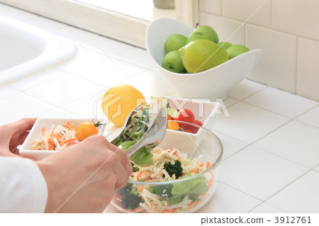 Kitchen cooked salad 3912761