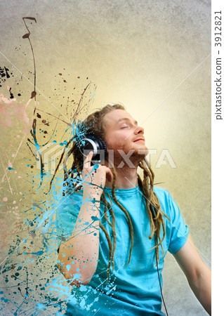 Listen to music with headphones 3912821