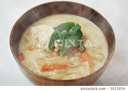 soup made with sake lees, japanese cuisine, carrots 3913854