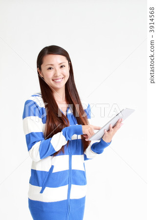 Young lady to iPad Young lady to iPad 3914568