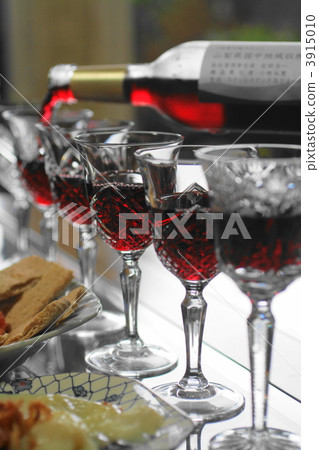 Red wine poured into wine glass Red wine poured into wine glass 3915010