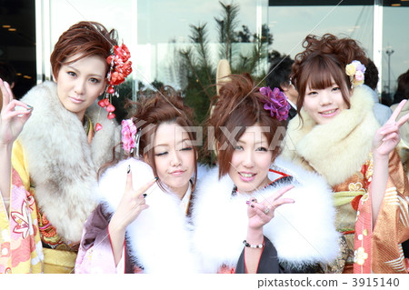 成人儀式(4名女性) 成人儀式(4名女性) 3915140