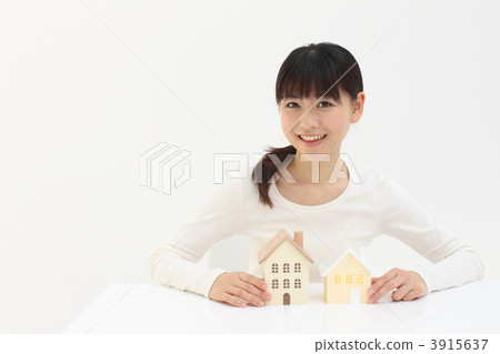 People Female family real estate People Female family real estate 3915637