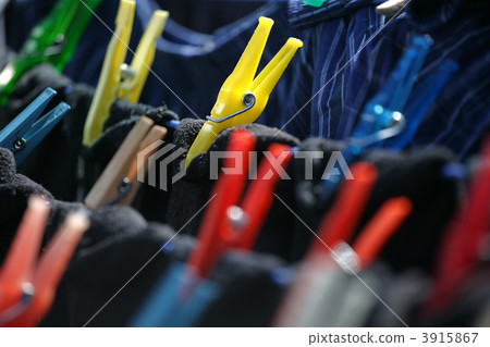 Clothespins on clothesline Clothespins on clothesline 3915867