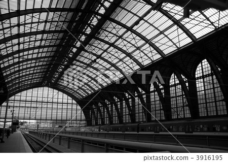 train train 3916195
