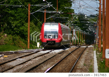 red train 3917463