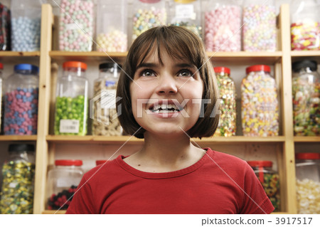girl in sweet shop 3917517