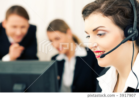 3917907
