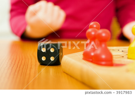 3917983