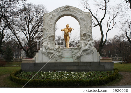 Johann Strauss statue of Vienna City Park Austria 3920038