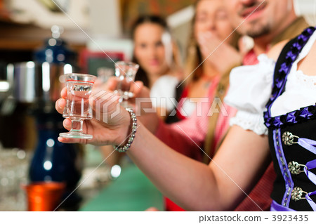 3923435