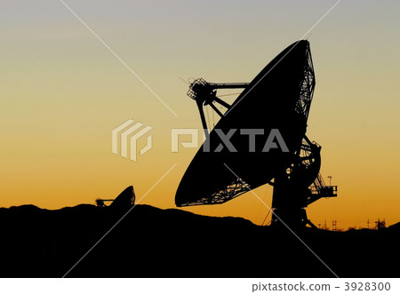 Radio telescope silhouette 3928300