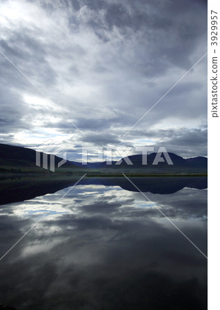 Icelandic lake Icelandic lake 3929957