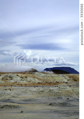 Icelandic volcanic landscape 3930088